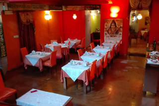 Ricca cena indiana con bevande presso Karmacola nel centro di Torino