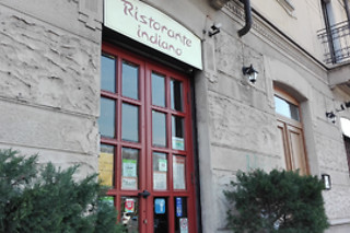 Ricca cena indiana con bevande presso Karmacola nel centro di Torino