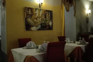 Ricca cena indiana con bevande presso Karmacola nel centro di Torino