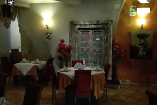 Ricca cena indiana con bevande presso Karmacola nel centro di Torino