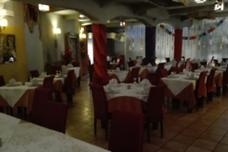 Ricca cena indiana con bevande presso Karmacola nel centro di Torino